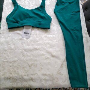 Fabletics Workout Set Leggings and Sports Bra - Medium